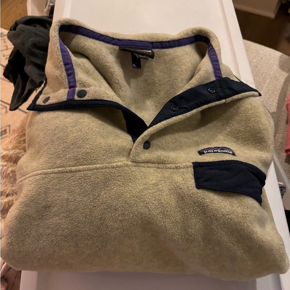 Patagonia snap-t medium Tan and navy blue Fleece Jacket